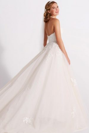 robe de mariée coupe princesse, style romantique, tendnace 2021 dentelle perlée et tulle