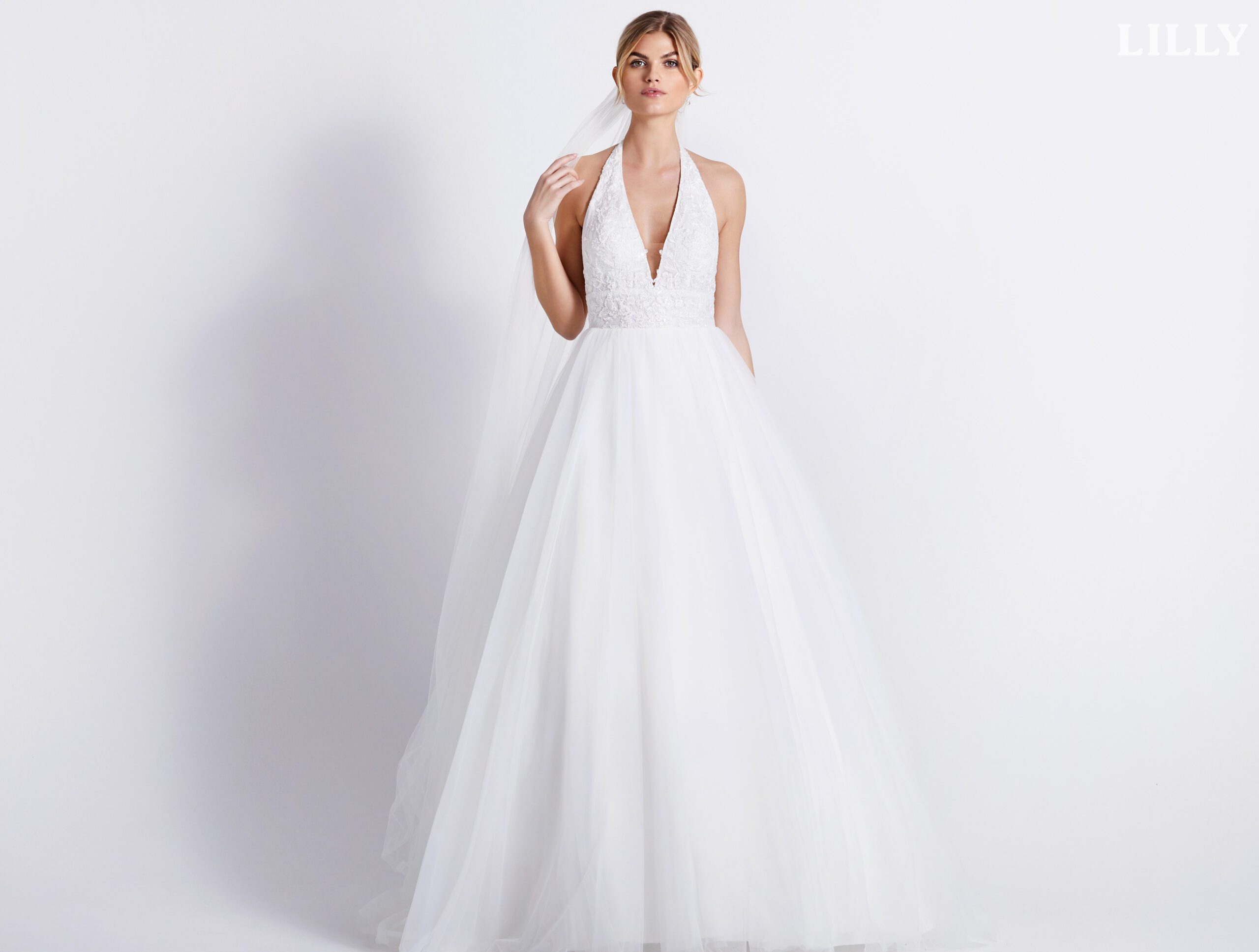 robe de mariée style romantiqye en tulle et dentelle dos nu