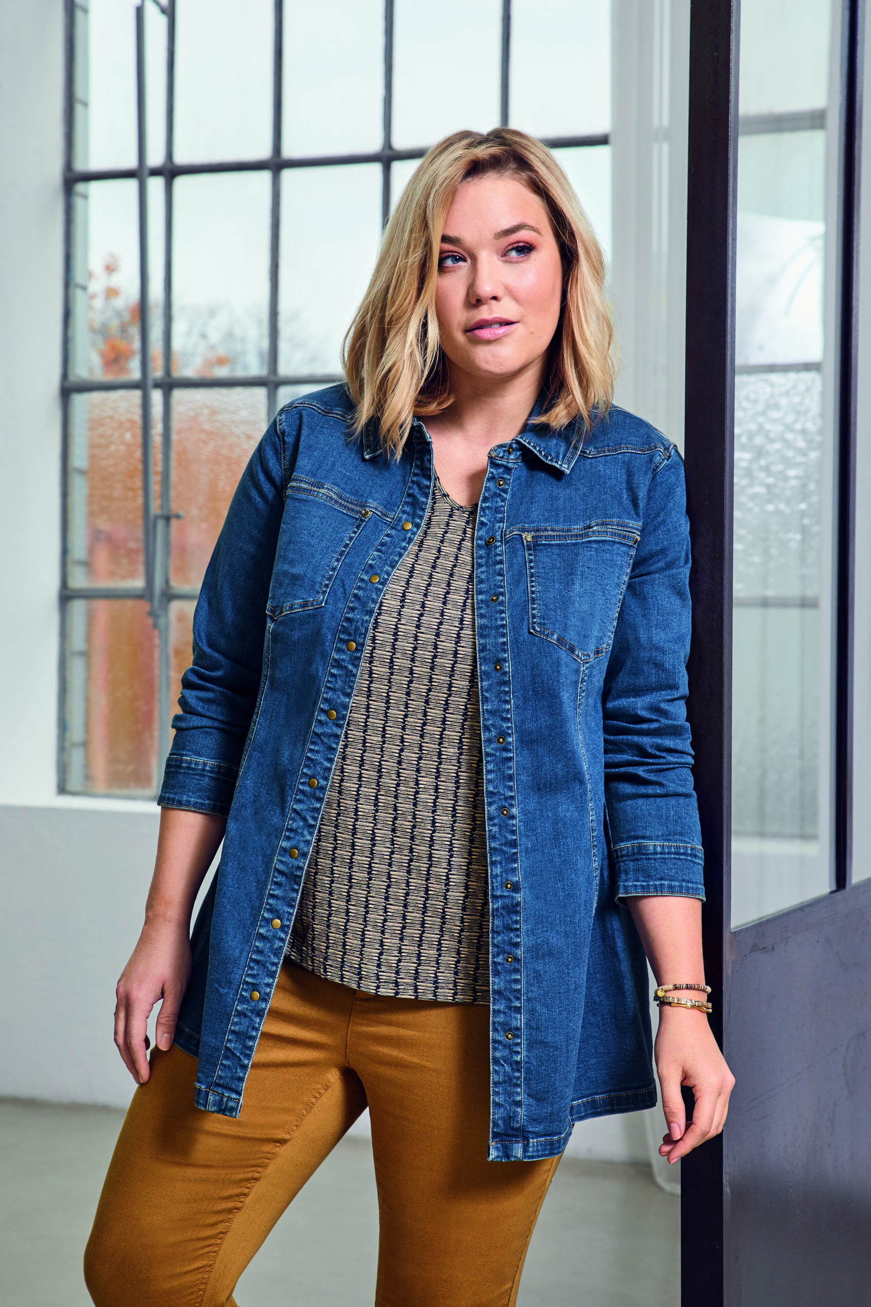 shirt jacket 213990 t-shirt 209973 pants 209973 chemise ciso