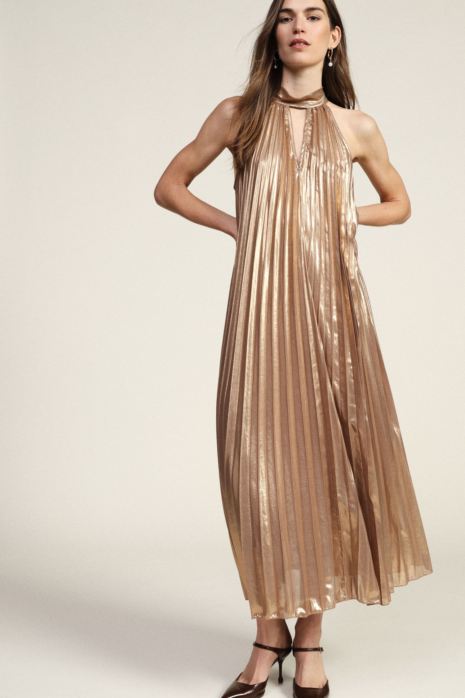 01201_A319A025A_IF Robe plissée lamé Dixie 1201 Robe longue plissée sans manches Avec col à nouer Fluide et élégante
