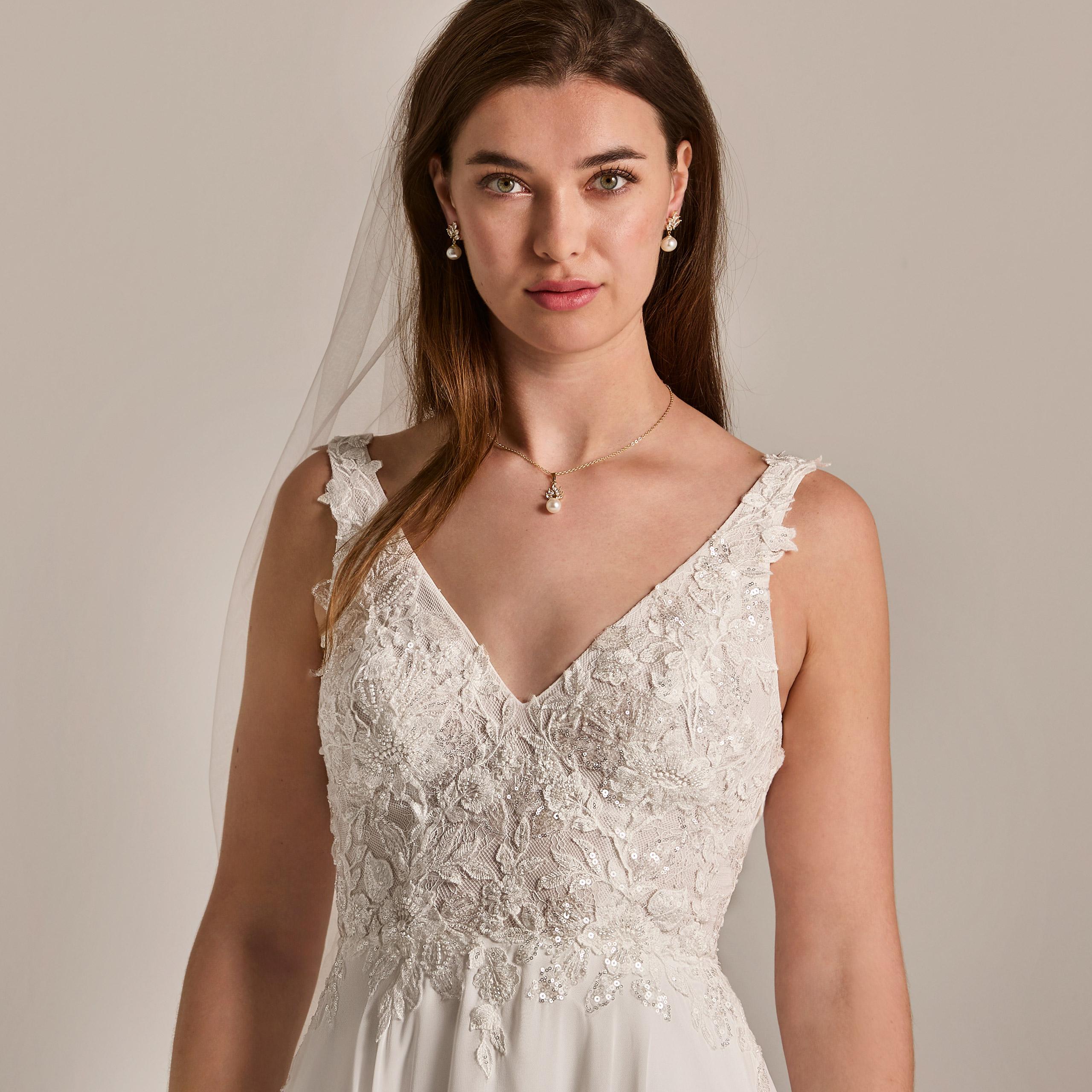 Robe de mariée 08-4700 collection Lilly