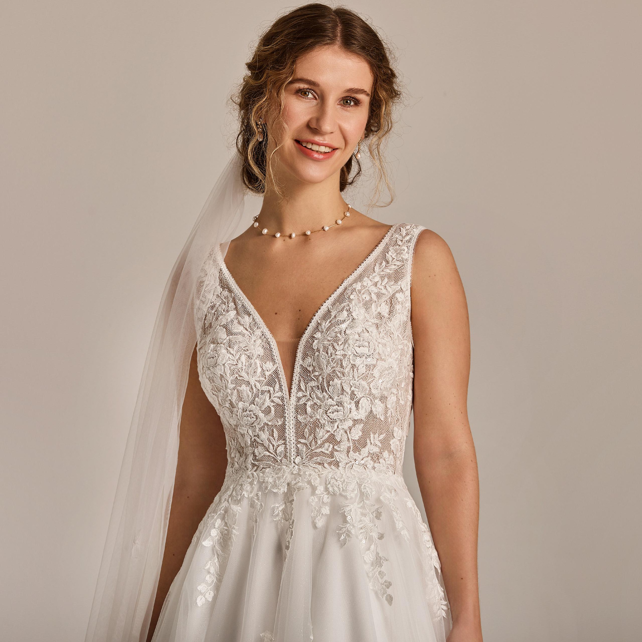 Robe de mariée 08-4710 collection Lilly