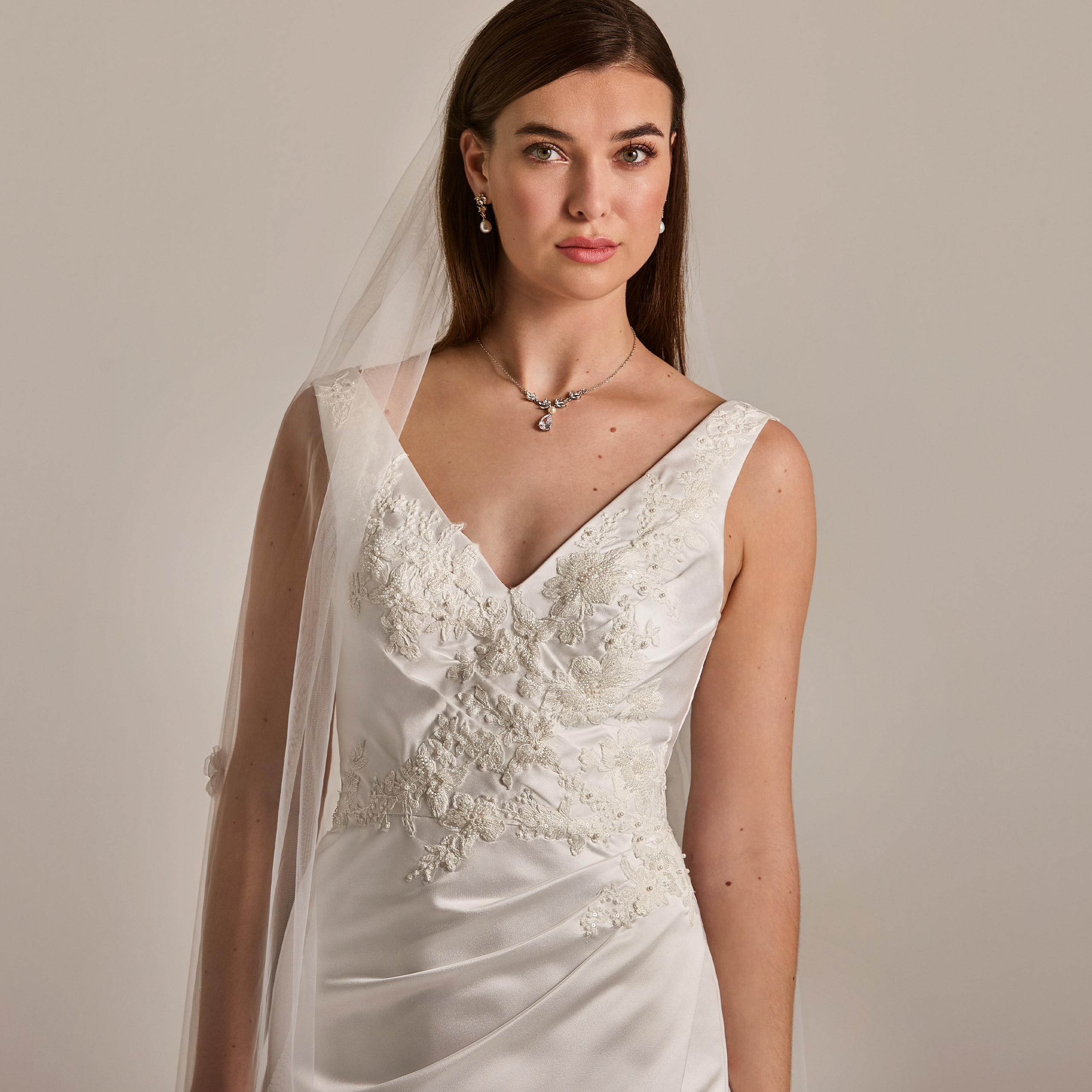 Robe de mariée 08-4721 collection Lilly