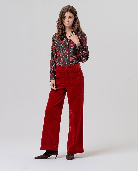 Pantalon velours poches plaquées Surkana TASS523 Pantalon coupe droite, passants ceinture Poches plaquées devant, fermeture éclair et boutons 