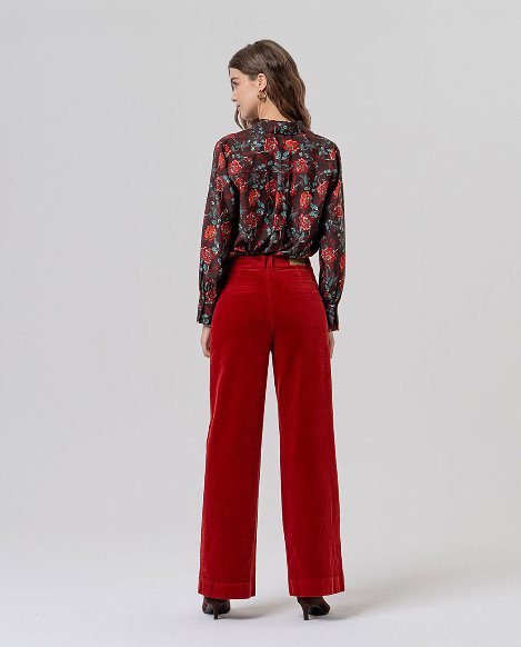 Pantalon velours poches plaquées Surkana TASS523 Pantalon coupe droite, passants ceinture Poches plaquées devant, fermeture éclair et boutons 